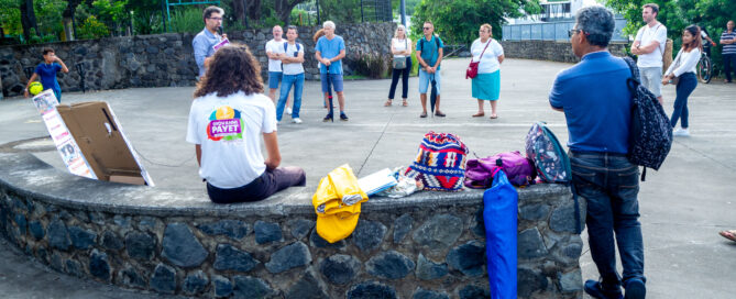 Giovanni Payet, tête de liste du mouvement La Voix Citoyenne, lors de sa première réunion publique pour les élections municipales à Saint-Denis de La Réunion (97400), présentant ses colistiers citoyens.