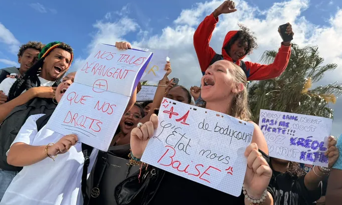Mobilisation lycéenne à La Réunion : condamner les dégradations, entendre la colère de la jeunesse